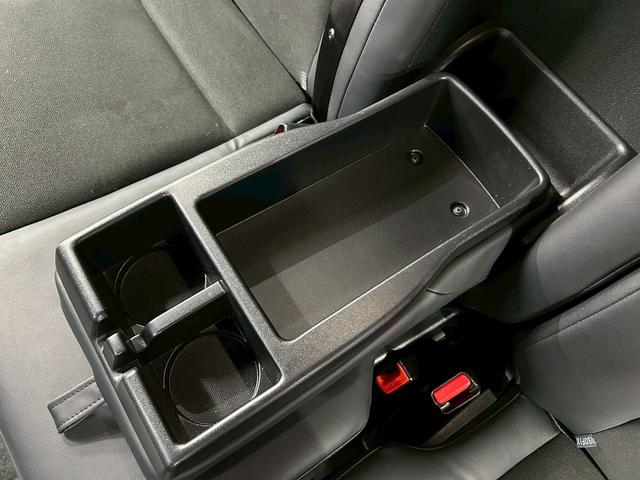 ノア Ｓｉ　ダブルバイビー　（禁煙車）（後期型）（８人乗り）（黒半革シート）（両側パワスラ）（純正ＳＤナビ）（バックカメラ）（クルコン）（プリクラッシュセーフティ）（クリアランスソナー）（ビルトインＥＴＣ）（純正１８インチＡＷ）（46枚目）