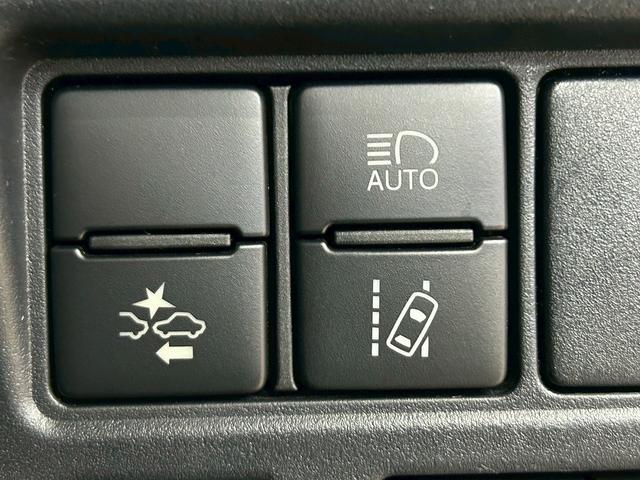 ノア Ｓｉ　ダブルバイビー　（禁煙車）（後期型）（８人乗り）（黒半革シート）（両側パワスラ）（純正ＳＤナビ）（バックカメラ）（クルコン）（プリクラッシュセーフティ）（クリアランスソナー）（ビルトインＥＴＣ）（純正１８インチＡＷ）（47枚目）