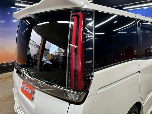 ノア Ｓｉ　ダブルバイビー　（禁煙車）（後期型）（８人乗り）（黒半革シート）（両側パワスラ）（純正ＳＤナビ）（バックカメラ）（クルコン）（プリクラッシュセーフティ）（クリアランスソナー）（ビルトインＥＴＣ）（純正１８インチＡＷ）（62枚目）