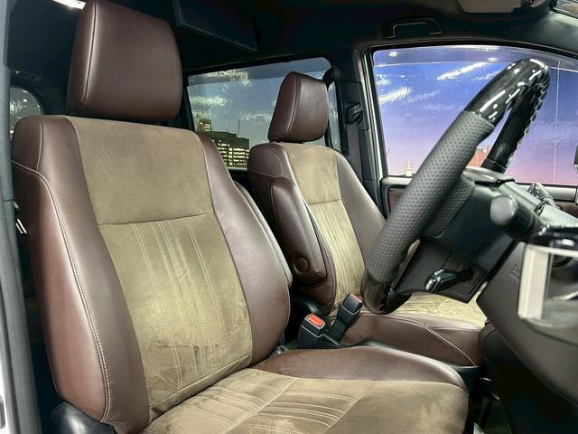 エスクァイア Ｇｉ　プレミアムパッケージ　トヨタセーフティセンス（禁煙車）（後期型）（黒半革シート）（純正フリップダウン）（両側パワースライド）（純正ＳＤナビ）（コーナーセンサー）（シートヒーター）（ビルトインＥＴＣ）（純正１５インチＡＷ）（23枚目）