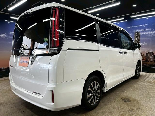 エスクァイア Ｇｉ　プレミアムパッケージ　トヨタセーフティセンス（禁煙車）（後期型）（黒半革シート）（純正フリップダウン）（両側パワースライド）（純正ＳＤナビ）（コーナーセンサー）（シートヒーター）（ビルトインＥＴＣ）（純正１５インチＡＷ）（27枚目）