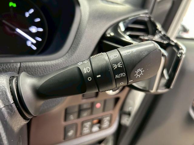 エスクァイア Ｇｉ　プレミアムパッケージ　トヨタセーフティセンス（禁煙車）（後期型）（黒半革シート）（純正フリップダウン）（両側パワースライド）（純正ＳＤナビ）（コーナーセンサー）（シートヒーター）（ビルトインＥＴＣ）（純正１５インチＡＷ）（31枚目）