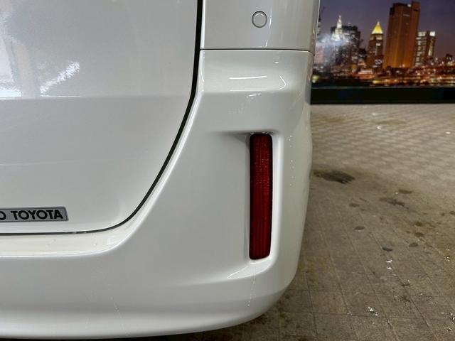 エスクァイア Ｇｉ　プレミアムパッケージ　トヨタセーフティセンス（禁煙車）（後期型）（黒半革シート）（純正フリップダウン）（両側パワースライド）（純正ＳＤナビ）（コーナーセンサー）（シートヒーター）（ビルトインＥＴＣ）（純正１５インチＡＷ）（35枚目）