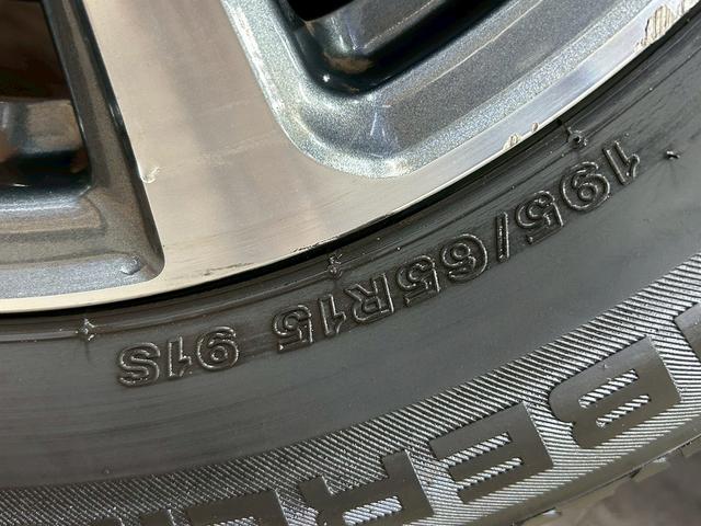 エスクァイア Ｇｉ　プレミアムパッケージ　トヨタセーフティセンス（禁煙車）（後期型）（黒半革シート）（純正フリップダウン）（両側パワースライド）（純正ＳＤナビ）（コーナーセンサー）（シートヒーター）（ビルトインＥＴＣ）（純正１５インチＡＷ）（40枚目）