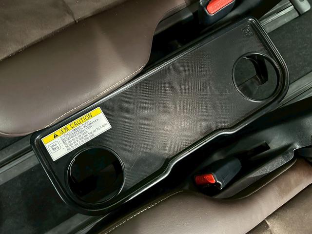 エスクァイア Ｇｉ　プレミアムパッケージ　トヨタセーフティセンス（禁煙車）（後期型）（黒半革シート）（純正フリップダウン）（両側パワースライド）（純正ＳＤナビ）（コーナーセンサー）（シートヒーター）（ビルトインＥＴＣ）（純正１５インチＡＷ）（41枚目）