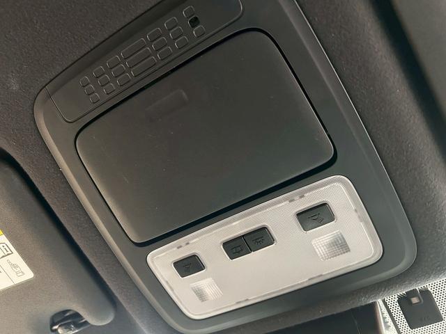 エスクァイア Ｇｉ　プレミアムパッケージ　トヨタセーフティセンス（禁煙車）（後期型）（黒半革シート）（純正フリップダウン）（両側パワースライド）（純正ＳＤナビ）（コーナーセンサー）（シートヒーター）（ビルトインＥＴＣ）（純正１５インチＡＷ）（43枚目）