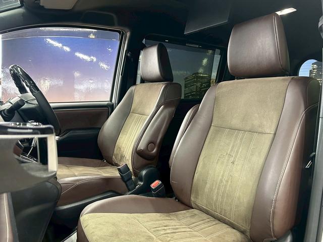 エスクァイア Ｇｉ　プレミアムパッケージ　トヨタセーフティセンス（禁煙車）（後期型）（黒半革シート）（純正フリップダウン）（両側パワースライド）（純正ＳＤナビ）（コーナーセンサー）（シートヒーター）（ビルトインＥＴＣ）（純正１５インチＡＷ）（50枚目）