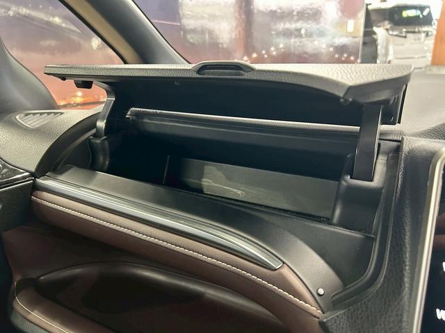 エスクァイア Ｇｉ　プレミアムパッケージ　トヨタセーフティセンス（禁煙車）（後期型）（黒半革シート）（純正フリップダウン）（両側パワースライド）（純正ＳＤナビ）（コーナーセンサー）（シートヒーター）（ビルトインＥＴＣ）（純正１５インチＡＷ）（51枚目）