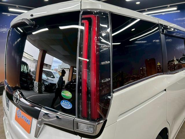 エスクァイア Ｇｉ　プレミアムパッケージ　トヨタセーフティセンス（禁煙車）（後期型）（黒半革シート）（純正フリップダウン）（両側パワースライド）（純正ＳＤナビ）（コーナーセンサー）（シートヒーター）（ビルトインＥＴＣ）（純正１５インチＡＷ）（53枚目）