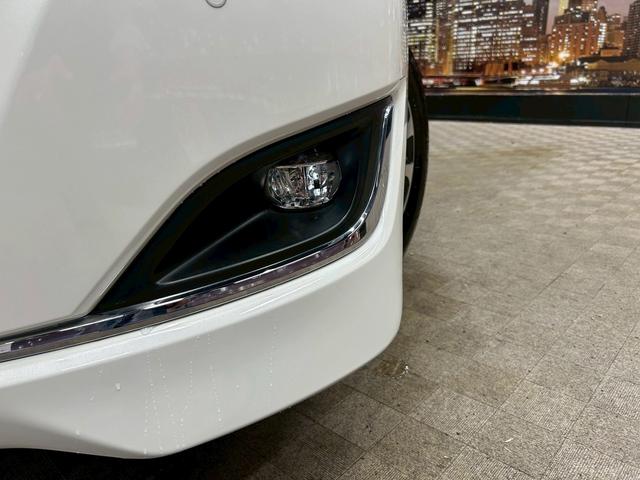 エスクァイア Ｇｉ　プレミアムパッケージ　トヨタセーフティセンス（禁煙車）（後期型）（黒半革シート）（純正フリップダウン）（両側パワースライド）（純正ＳＤナビ）（コーナーセンサー）（シートヒーター）（ビルトインＥＴＣ）（純正１５インチＡＷ）（54枚目）