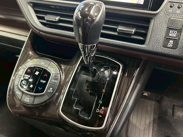 エスクァイア Ｇｉ　プレミアムパッケージ　トヨタセーフティセンス（禁煙車）（後期型）（黒半革シート）（純正フリップダウン）（両側パワースライド）（純正ＳＤナビ）（コーナーセンサー）（シートヒーター）（ビルトインＥＴＣ）（純正１５インチＡＷ）（56枚目）