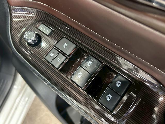 エスクァイア Ｇｉ　プレミアムパッケージ　トヨタセーフティセンス（禁煙車）（後期型）（黒半革シート）（純正フリップダウン）（両側パワースライド）（純正ＳＤナビ）（コーナーセンサー）（シートヒーター）（ビルトインＥＴＣ）（純正１５インチＡＷ）（57枚目）