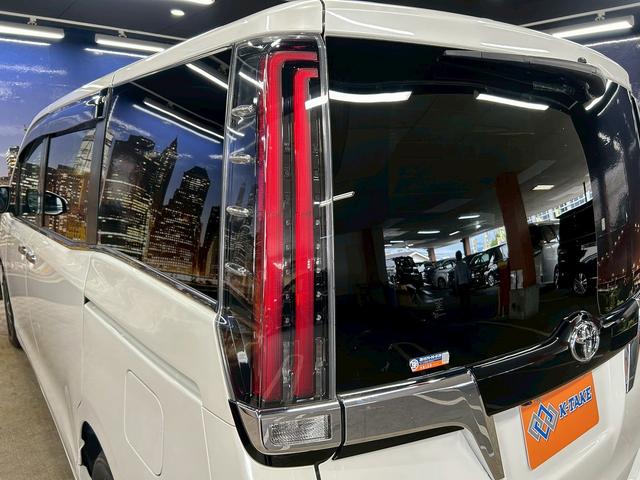 エスクァイア Ｇｉ　プレミアムパッケージ　トヨタセーフティセンス（禁煙車）（後期型）（黒半革シート）（純正フリップダウン）（両側パワースライド）（純正ＳＤナビ）（コーナーセンサー）（シートヒーター）（ビルトインＥＴＣ）（純正１５インチＡＷ）（65枚目）