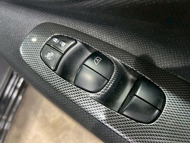 セレナ ライダー　ブラックライン　（禁煙車）（両側パワースライド）（純正ＳＤナビ）（バックカメラ）（クルーズコントロール）（ビルトインＥＴＣ）（ＨＩＤヘッド）（スマートキー＆プッシュスタート）（フォグランプ）（純正１６インチＡＷ）（44枚目）