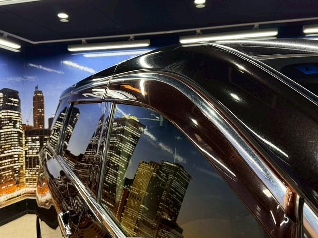 エルグランド ２５０ハイウェイスターアーバンクロム　（禁煙車）（両側パワースライド）（フリップダウンモニター）（メーカーＨＤＤナビ）（アラウンドビューモニター）（ハーフレザー）（ビルトインＥＴＣ）（ＨＩＤヘッド）（オットマン）（純正１８インチＡＷ）（16枚目）