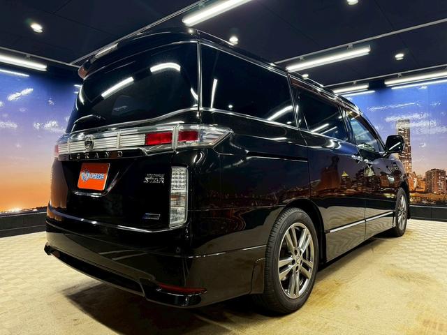 エルグランド ２５０ハイウェイスターアーバンクロム　（禁煙車）（両側パワースライド）（フリップダウンモニター）（メーカーＨＤＤナビ）（アラウンドビューモニター）（ハーフレザー）（ビルトインＥＴＣ）（ＨＩＤヘッド）（オットマン）（純正１８インチＡＷ）（25枚目）
