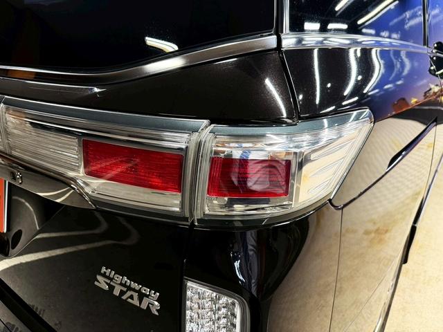 エルグランド ２５０ハイウェイスターアーバンクロム　（禁煙車）（両側パワースライド）（フリップダウンモニター）（メーカーＨＤＤナビ）（アラウンドビューモニター）（ハーフレザー）（ビルトインＥＴＣ）（ＨＩＤヘッド）（オットマン）（純正１８インチＡＷ）（29枚目）
