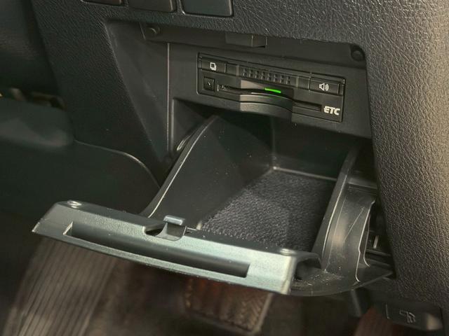アルファード ２．５Ｓ　Ｃパッケージ　（禁煙車）（サンルーフ）（ハーフレザー）（フリップダウンモニター）（両側パワスラ）（純正ＳＤナビ）（バックカメラ）（レーダークルーズ）（パワーシート）（シートメモリー）（ＥＴＣ）（純正１８インチＡＷ）（31枚目）
