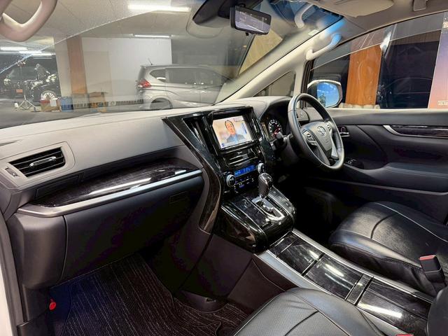 ヴェルファイア ２．５Ｚ　Ａエディション　トヨタセーフティ（禁煙車）（後期型）（モデリスタフルエアロ）（サンルーフ）（両側電動スライドドア）（デジタルインナーミラー）（純正ナビ（レーダークルーズ）（オットマン）（ＥＴＣ）（社外１９インチＡＷ）（31枚目）