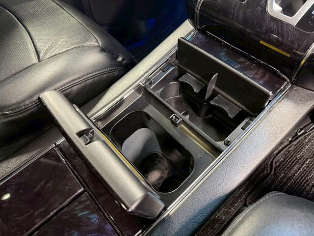 ヴェルファイア ２．５Ｚ　Ａエディション　トヨタセーフティ（禁煙車）（後期型）（モデリスタフルエアロ）（サンルーフ）（両側電動スライドドア）（デジタルインナーミラー）（純正ナビ（レーダークルーズ）（オットマン）（ＥＴＣ）（社外１９インチＡＷ）（42枚目）