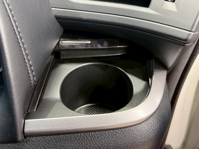 ヴェルファイア ２．５Ｚ　Ａエディション　トヨタセーフティ（禁煙車）（後期型）（モデリスタフルエアロ）（サンルーフ）（両側電動スライドドア）（デジタルインナーミラー）（純正ナビ（レーダークルーズ）（オットマン）（ＥＴＣ）（社外１９インチＡＷ）（48枚目）