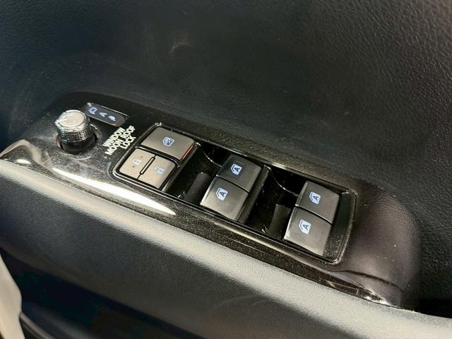 ヴェルファイア ２．５Ｚ　Ａエディション　トヨタセーフティ（禁煙車）（後期型）（モデリスタフルエアロ）（サンルーフ）（両側電動スライドドア）（デジタルインナーミラー）（純正ナビ（レーダークルーズ）（オットマン）（ＥＴＣ）（社外１９インチＡＷ）（51枚目）