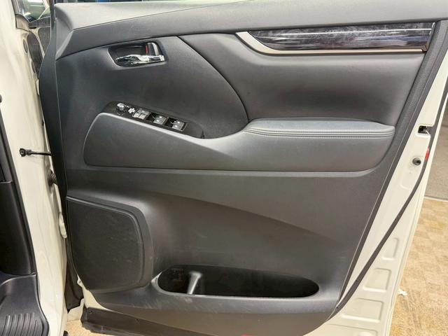 ヴェルファイア ２．５Ｚ　Ａエディション　トヨタセーフティ（禁煙車）（後期型）（モデリスタフルエアロ）（サンルーフ）（両側電動スライドドア）（デジタルインナーミラー）（純正ナビ（レーダークルーズ）（オットマン）（ＥＴＣ）（社外１９インチＡＷ）（54枚目）