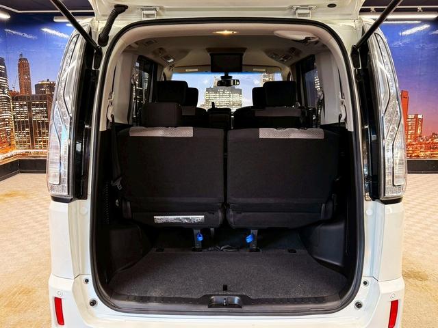 セレナ ライダーブラックラインＳ－ＨＶアドバンスドセーフティ　（禁煙車）（ライダー専用スポイラー）（両側パワースライド）（純正ＳＤナビ）（アラウンドビュー）（クルコン）（ビルトインＥＴＣ）（ＬＥＤヘッド）（スマートキー＆プッシュスタート）（純正１６インチＡＷ）（16枚目）
