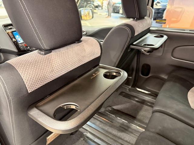 セレナ ライダーブラックラインＳ－ＨＶアドバンスドセーフティ　（禁煙車）（ライダー専用スポイラー）（両側パワースライド）（純正ＳＤナビ）（アラウンドビュー）（クルコン）（ビルトインＥＴＣ）（ＬＥＤヘッド）（スマートキー＆プッシュスタート）（純正１６インチＡＷ）（30枚目）