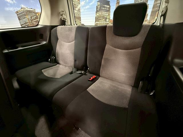 セレナ ライダーブラックラインＳ－ＨＶアドバンスドセーフティ　（禁煙車）（ライダー専用スポイラー）（両側パワースライド）（純正ＳＤナビ）（アラウンドビュー）（クルコン）（ビルトインＥＴＣ）（ＬＥＤヘッド）（スマートキー＆プッシュスタート）（純正１６インチＡＷ）（32枚目）