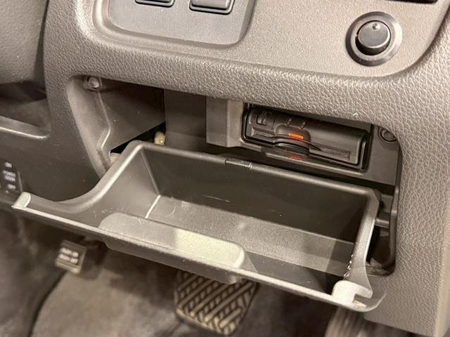 セレナ ライダーブラックラインＳ－ＨＶアドバンスドセーフティ　（禁煙車）（ライダー専用スポイラー）（両側パワースライド）（純正ＳＤナビ）（アラウンドビュー）（クルコン）（ビルトインＥＴＣ）（ＬＥＤヘッド）（スマートキー＆プッシュスタート）（純正１６インチＡＷ）（42枚目）