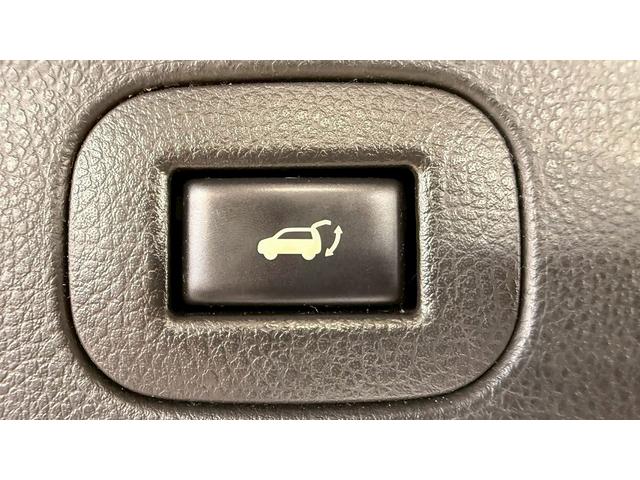 エルグランド ３５０ハイウェイスタープレミアム　（禁煙車）（黒本革シート）（両側パワースライド）（フリップダウンモニター）（アラウンドビューモニター）（純正ＨＤＤナビ）（ビルトインＥＴＣ）（パワーシート）（シートヒーター）（純正１８インチＡＷ）（8枚目）