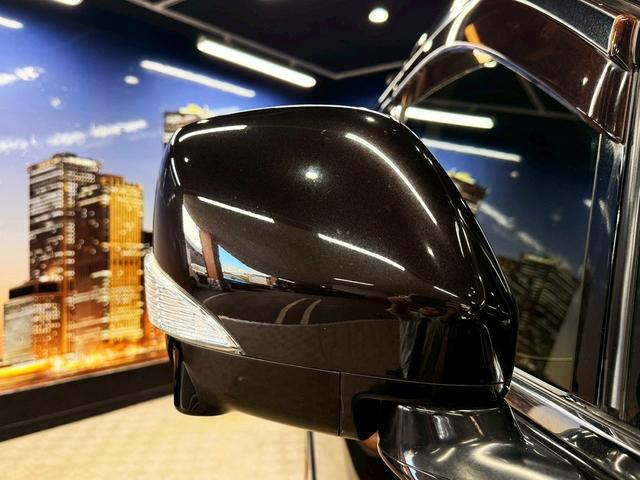エルグランド ３５０ハイウェイスタープレミアム　（禁煙車）（黒本革シート）（両側パワースライド）（フリップダウンモニター）（アラウンドビューモニター）（純正ＨＤＤナビ）（ビルトインＥＴＣ）（パワーシート）（シートヒーター）（純正１８インチＡＷ）（18枚目）