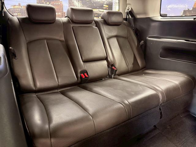 エルグランド ３５０ハイウェイスタープレミアム　（禁煙車）（黒本革シート）（両側パワースライド）（フリップダウンモニター）（アラウンドビューモニター）（純正ＨＤＤナビ）（ビルトインＥＴＣ）（パワーシート）（シートヒーター）（純正１８インチＡＷ）（24枚目）