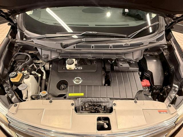 エルグランド ３５０ハイウェイスタープレミアム　（禁煙車）（黒本革シート）（両側パワースライド）（フリップダウンモニター）（アラウンドビューモニター）（純正ＨＤＤナビ）（ビルトインＥＴＣ）（パワーシート）（シートヒーター）（純正１８インチＡＷ）（31枚目）