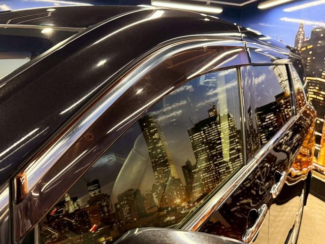 エルグランド ３５０ハイウェイスタープレミアム　（禁煙車）（黒本革シート）（両側パワースライド）（フリップダウンモニター）（アラウンドビューモニター）（純正ＨＤＤナビ）（ビルトインＥＴＣ）（パワーシート）（シートヒーター）（純正１８インチＡＷ）（60枚目）