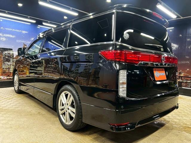 エルグランド ３５０ハイウェイスタープレミアム　（ワンオーナー）（黒本革シート）（両側パワスラ）（純正フリップダウンモニター）（純正ＨＤＤナビ）（アラウンドビュー）（パワーシート）（シートメモリー）（シートヒーター）（ＥＴＣ）（純正１８インチＡＷ）（28枚目）