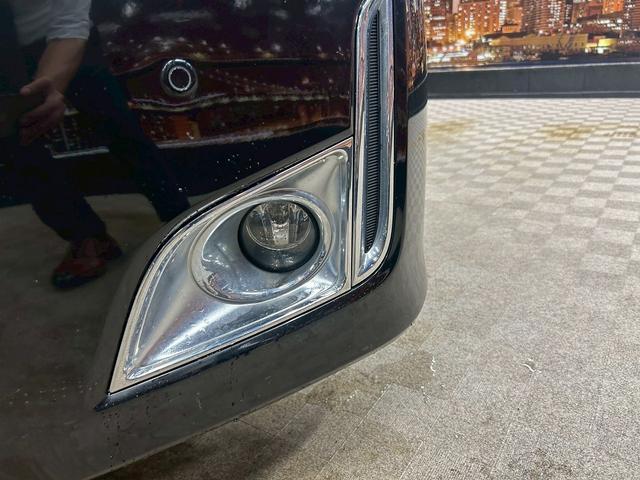 エルグランド ３５０ハイウェイスタープレミアム　（ワンオーナー）（黒本革シート）（両側パワスラ）（純正フリップダウンモニター）（純正ＨＤＤナビ）（アラウンドビュー）（パワーシート）（シートメモリー）（シートヒーター）（ＥＴＣ）（純正１８インチＡＷ）（58枚目）