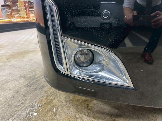 エルグランド ３５０ハイウェイスタープレミアム　（ワンオーナー）（黒本革シート）（両側パワスラ）（純正フリップダウンモニター）（純正ＨＤＤナビ）（アラウンドビュー）（パワーシート）（シートメモリー）（シートヒーター）（ＥＴＣ）（純正１８インチＡＷ）（61枚目）