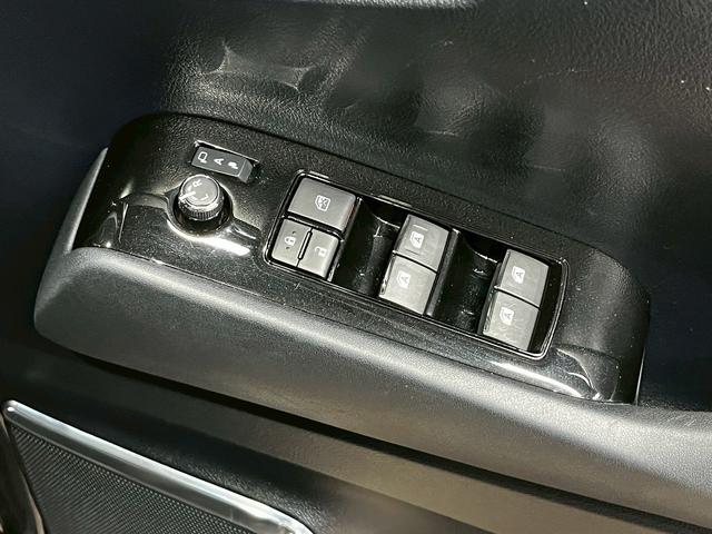 ヴェルファイア ２．５Ｚ　Ｇエディション　（禁煙車）（新品ステアリング）（両側パワスラ）（フリップダウンモニター）（アルパインナビ）（クルーズコントロール）（ビルトインＥＴＣ）（パワーシート）（パワーバックドア）（純正１８インチＡＷ）（34枚目）
