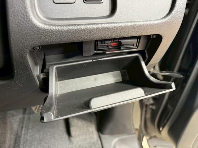 セレナ ハイウェイスター Vセレクション+セーフティ SHV (禁煙車)(後期型)(両側パワースライド)(純正SDナビ)(バックカメラ)(クルーズコントロール)(ビルトインETC)(Bluetooth対応)(スマートキー&プッシュスタート)(純正16インチAW)(63枚目)