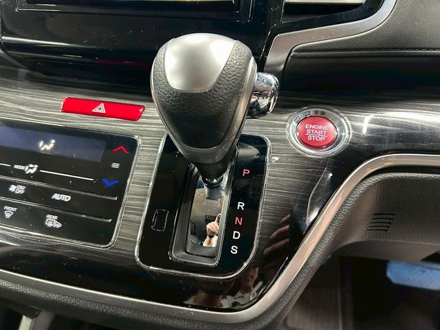 オデッセイ アブソルート　（禁煙車）（黒本革シート）（両側パワスラ）（フリップダウンモニター）（カロッツェリアＳＤナビ）（バックカメラ）（クルーズコントロール）（ビルトインＥＴＣ）（パドルシフト）（純正１７インチＡＷ）（57枚目）