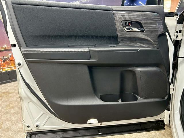 オデッセイ アブソルート　（禁煙車）（黒本革シート）（両側パワスラ）（フリップダウンモニター）（カロッツェリアＳＤナビ）（バックカメラ）（クルーズコントロール）（ビルトインＥＴＣ）（パドルシフト）（純正１７インチＡＷ）（60枚目）