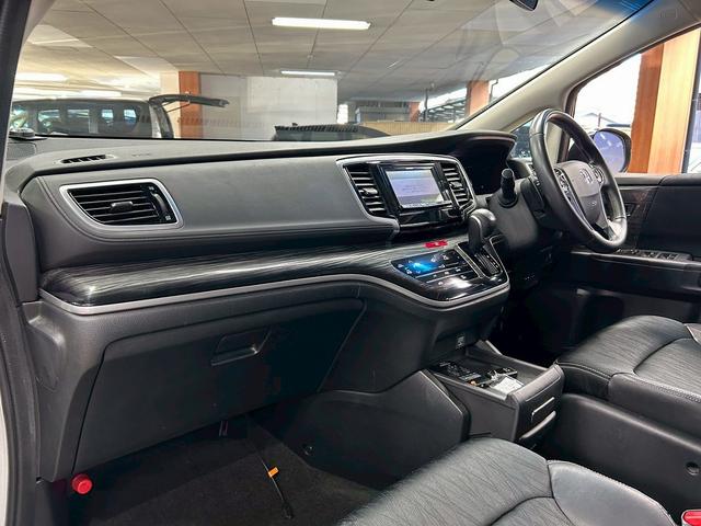 オデッセイ アブソルート　（禁煙車）（黒本革シート）（両側パワスラ）（フリップダウンモニター）（カロッツェリアＳＤナビ）（バックカメラ）（クルーズコントロール）（ビルトインＥＴＣ）（パドルシフト）（純正１７インチＡＷ）（62枚目）