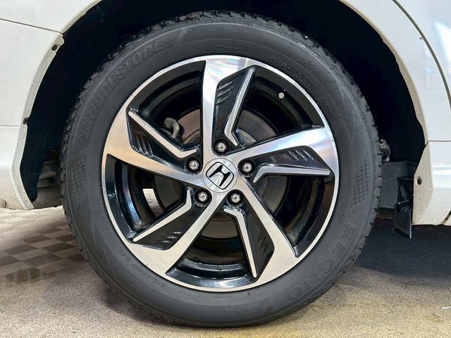 オデッセイ アブソルート　（禁煙車）（黒本革シート）（両側パワスラ）（フリップダウンモニター）（カロッツェリアＳＤナビ）（バックカメラ）（クルーズコントロール）（ビルトインＥＴＣ）（パドルシフト）（純正１７インチＡＷ）（68枚目）