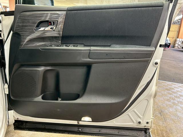 オデッセイ アブソルート　（禁煙車）（黒本革シート）（両側パワスラ）（フリップダウンモニター）（カロッツェリアＳＤナビ）（バックカメラ）（クルーズコントロール）（ビルトインＥＴＣ）（パドルシフト）（純正１７インチＡＷ）（69枚目）