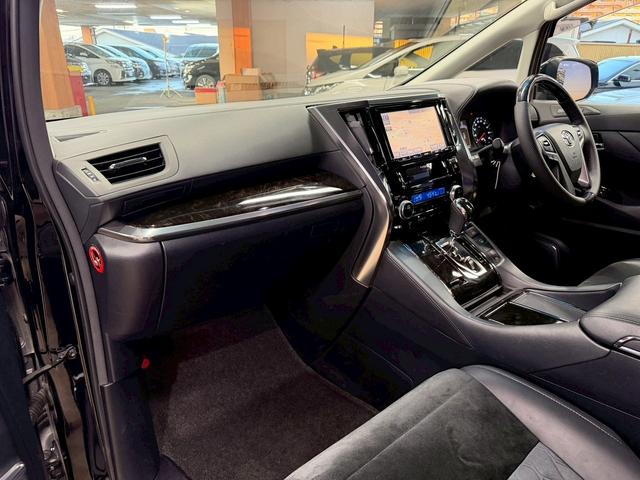 アルファード 2.5S Cパッケージ (禁煙車)(サンルーフ)(両側パワスラ)(純正フリップダウン)(純正SDナビ)(バックカメラ)(クルーズコントロール)(パワーシート)(パワーバックドア)(ビルトインETC)(純正18インチAW)(37枚目)