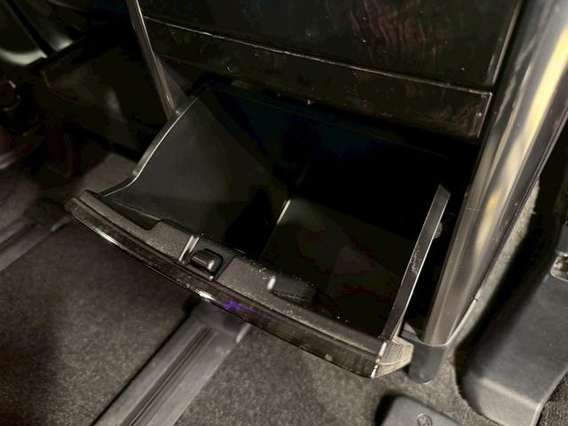 アルファード 2.5S Cパッケージ (禁煙車)(サンルーフ)(両側パワスラ)(純正フリップダウン)(純正SDナビ)(バックカメラ)(クルーズコントロール)(パワーシート)(パワーバックドア)(ビルトインETC)(純正18インチAW)(41枚目)