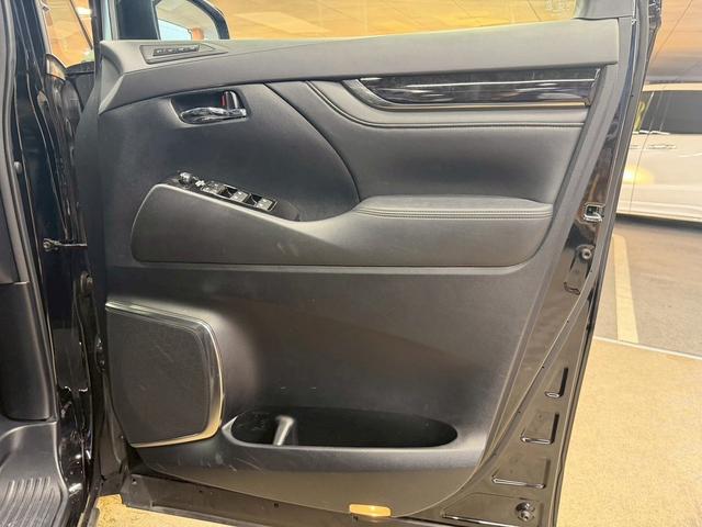 アルファード 2.5S Cパッケージ (禁煙車)(サンルーフ)(両側パワスラ)(純正フリップダウン)(純正SDナビ)(バックカメラ)(クルーズコントロール)(パワーシート)(パワーバックドア)(ビルトインETC)(純正18インチAW)(59枚目)