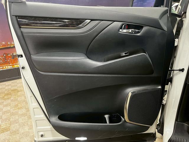 ヴェルファイア 2.5Z Gエディション (禁煙車)(黒半革シート)(両側パワスラ)(純正フリップダウン)(純正SDナビ)(バックカメラ)(レーダークルーズ)(パワーシート)(ステアリングヒーター)(電動リアゲート)(ETC)(純正18AW)(62枚目)